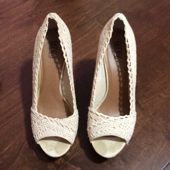 Lace Wedges Size 8.5 - Picture 2 of 4